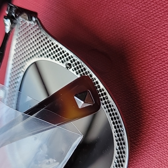 MIB Valentino Rockstud Aviator Cat Eye Sunglasses. Gun Metal & Green. W/Case ETC - Picture 4 of 8